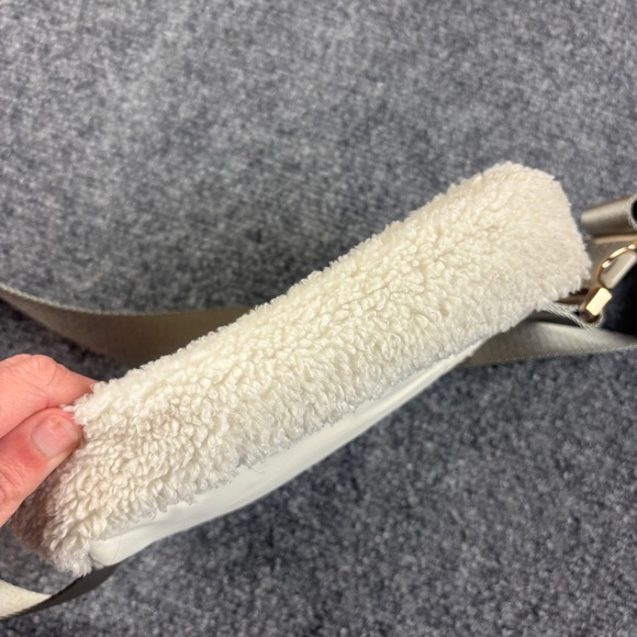 LULULEMON Light Ivory Fleece Sherpa Everywhere Belt Bag One Size - Picture 4 of 12